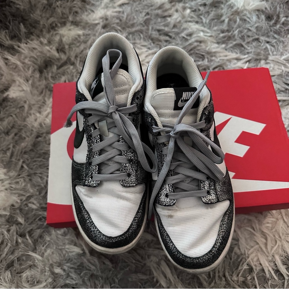 Nike Dunks - Picture 2 of 8